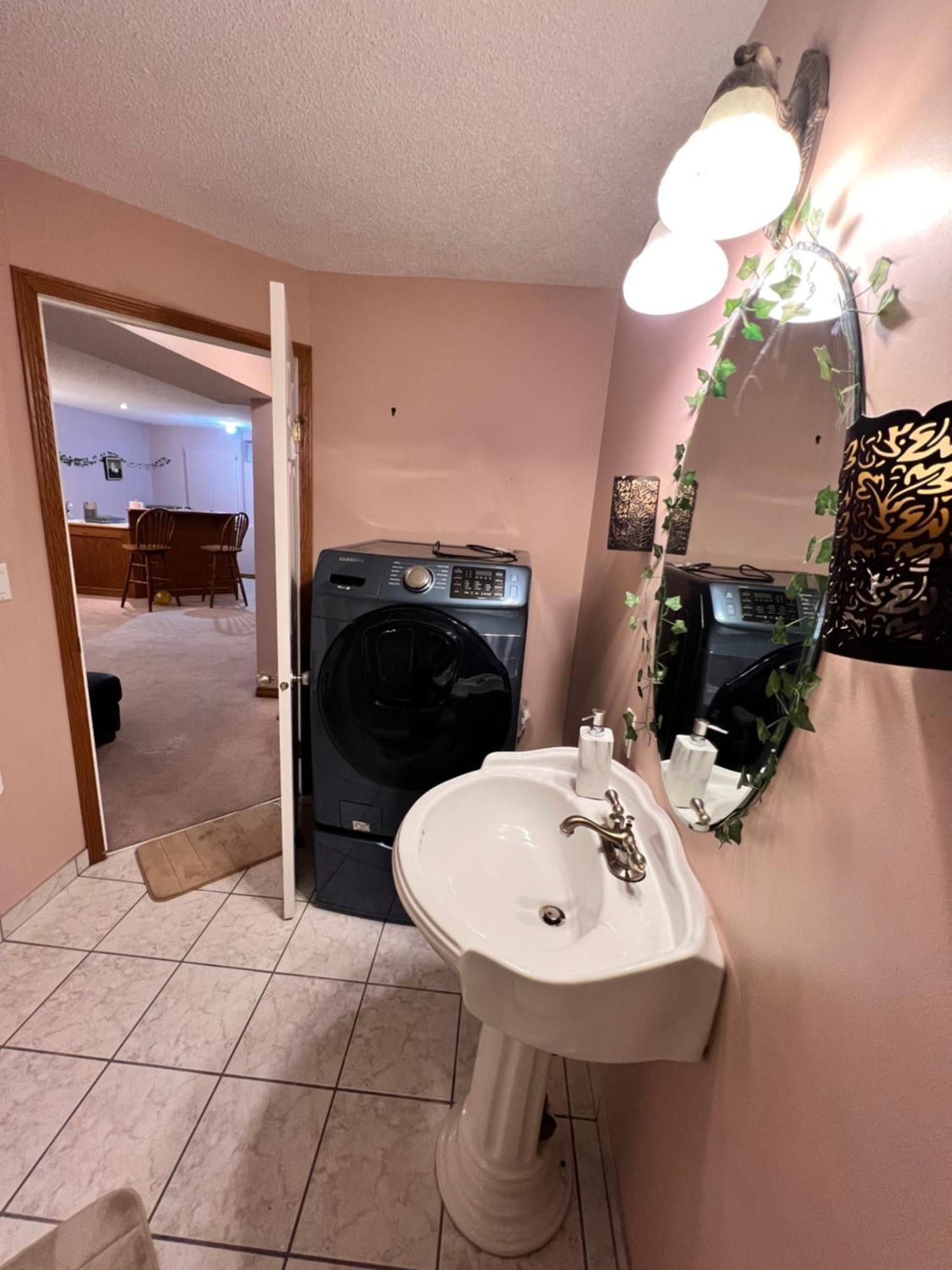 A Classic Homely Basement Suite! Chestermere Exteriör bild